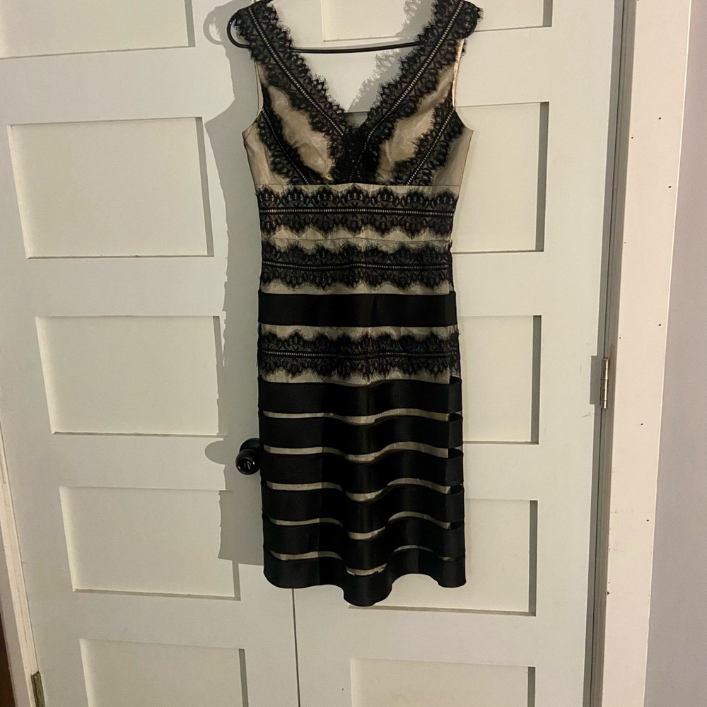 Xscape Black and Cream Sheath Dress V-Neck Sleeveless